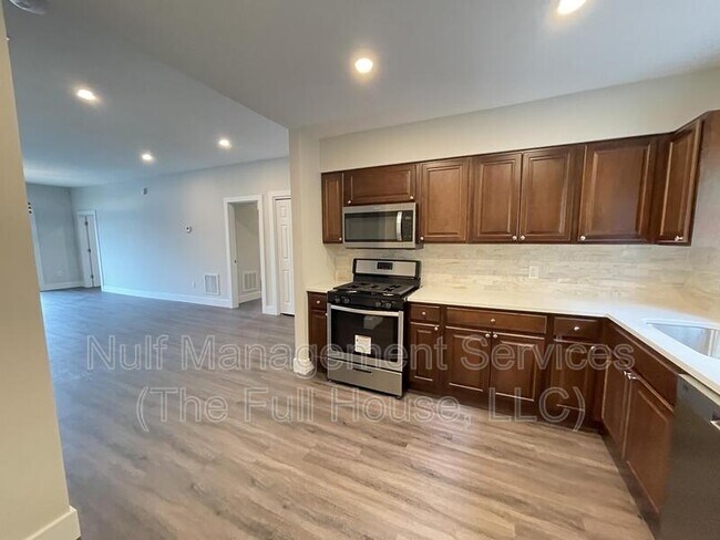 Foto del edificio - 22 River Rd