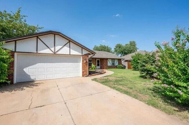 Foto del edificio - Updated 3 Bedroom/2 Bath Home w/Beautiful Landscaping - Edmond Schools