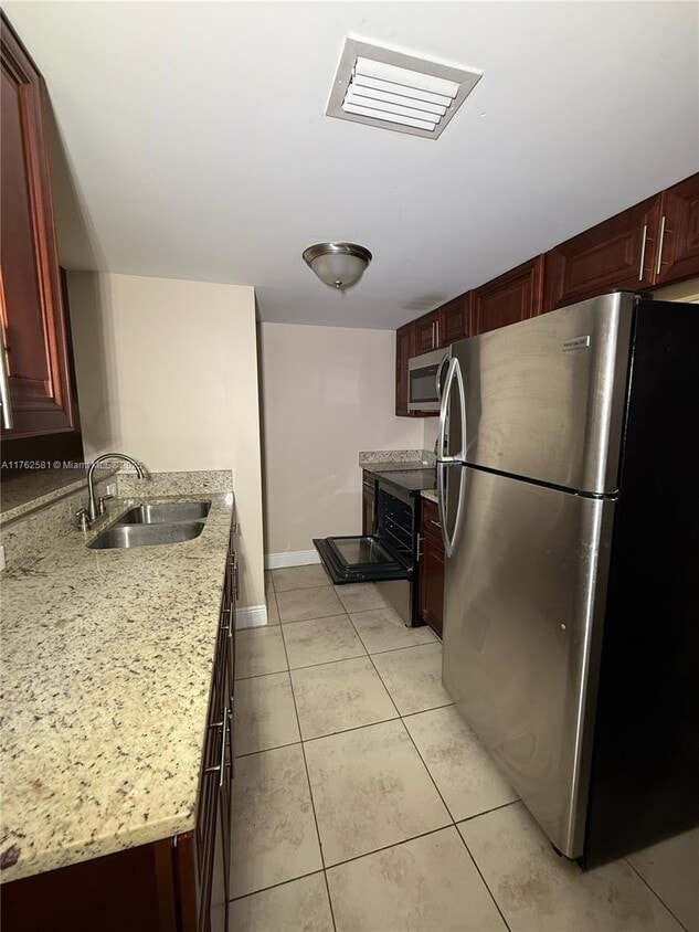 Foto principal - 1990 NW 4th Ct