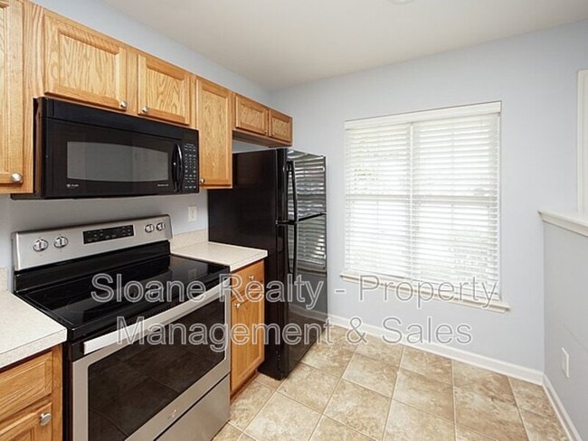 Building Photo - 572 Truman Dr