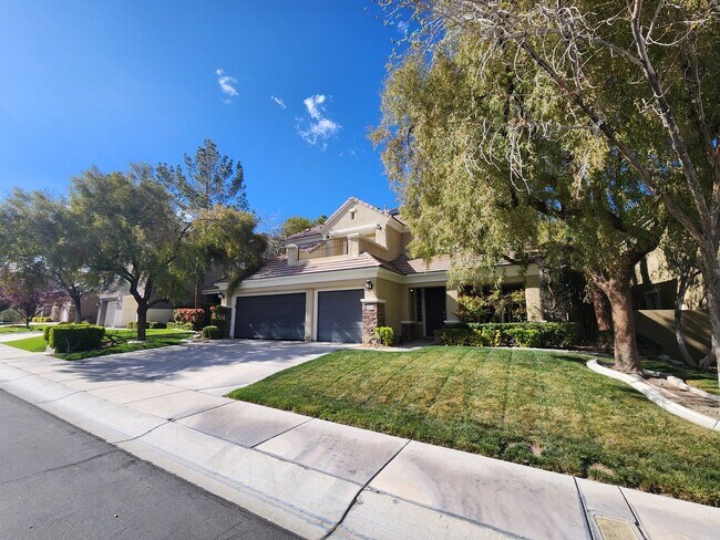 Foto del edificio - Stunning Queensridge Two-Story Residence in Guard-Gated Community