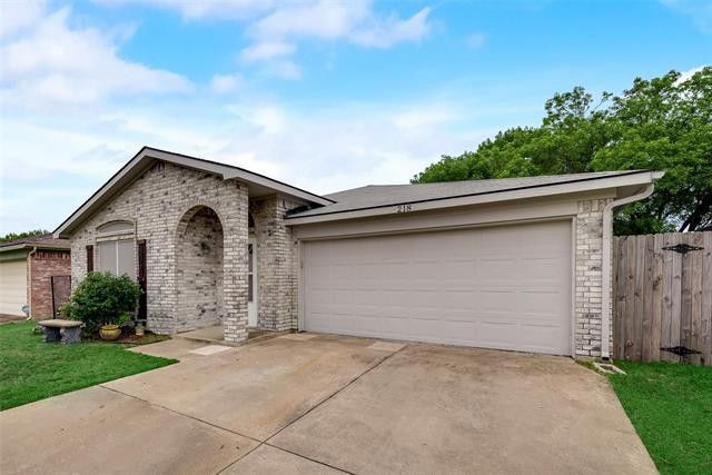Building Photo - 218 Stallion Dr