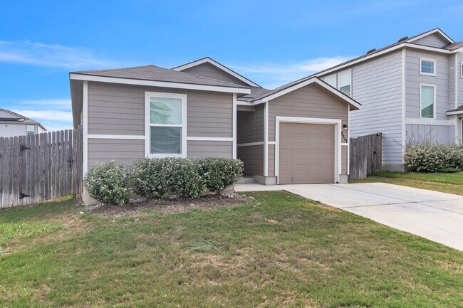 Foto del edificio - Beautiful 3 bedroom, 2 bathroom home minutes away from Lackland Airforce Base!