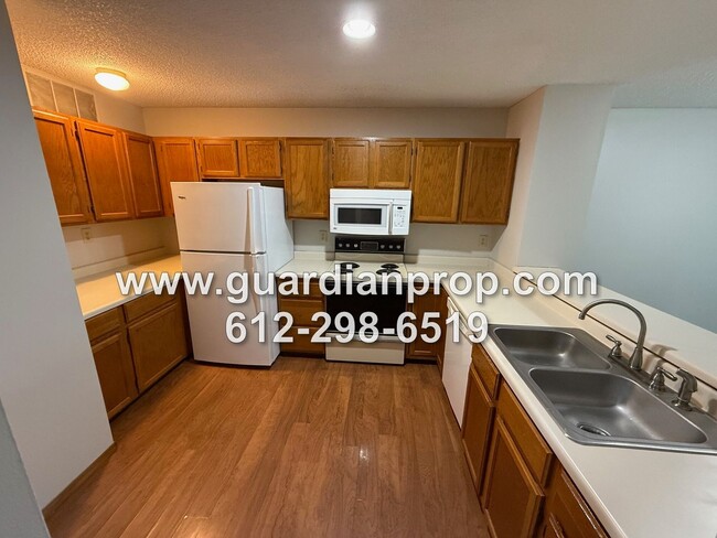 Building Photo - Eagan Townhouse Available Now Overlooking ...