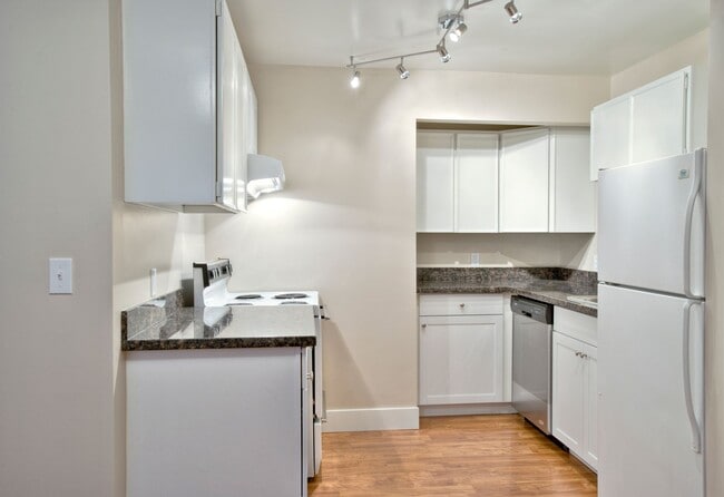 Building Photo - 15536 Shoreline