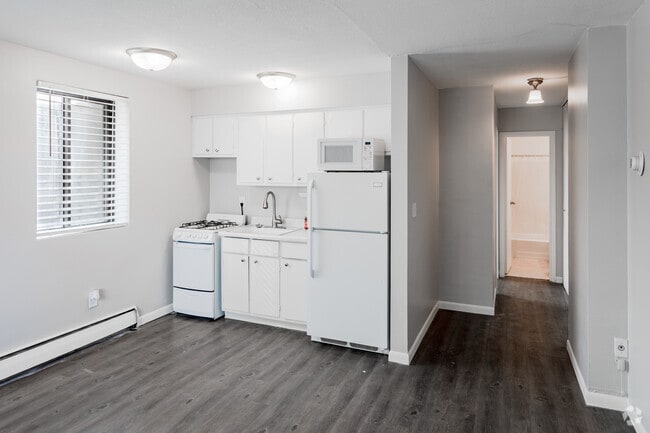 1BR, 1BA - 550 SF - 214 Place Apartments