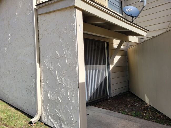 Building Photo - 1-bed, 1-bath unit in Bryan, great locatio...