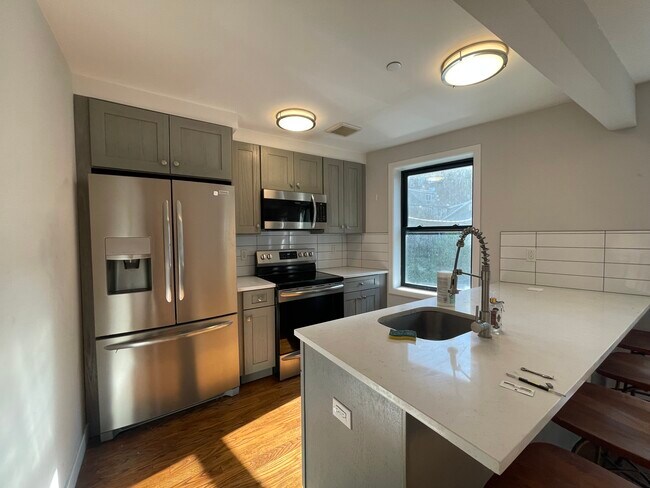 Building Photo - 3592 Greystone Ave