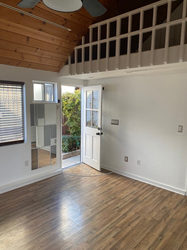 Building Photo - 48 San Clemente St