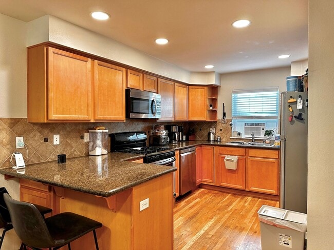 Photo - 306 N 138th St House
