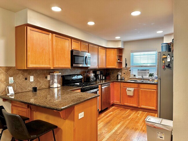 Foto del edificio - Modern 3BR | 2.5BA Townhome with Private T...