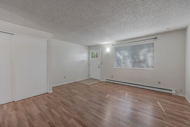 Building Photo - Downtown CDA duplex 3 bed 1 bath