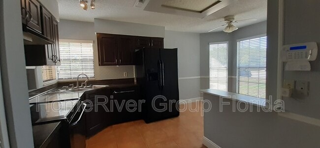 Building Photo - 9561 Sundance Ct