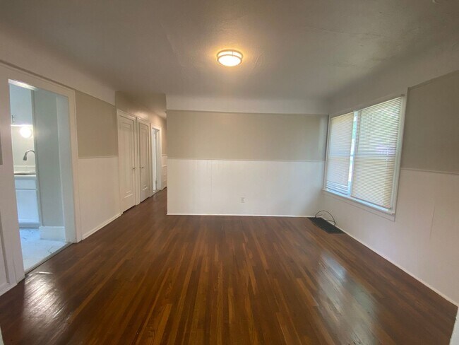 Foto del edificio - 17815 McIntyre St
