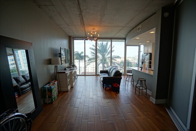 Foto del edificio - Downtown Tampa Luxury 1BR Condo at Skypoint