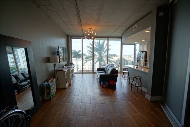Building Photo - Luxury 1BR Skypoint Condo in Downtown Tampa