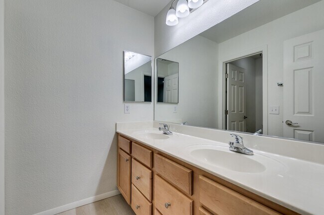 Foto del edificio - Great 3 bedroom house with a large loft an...