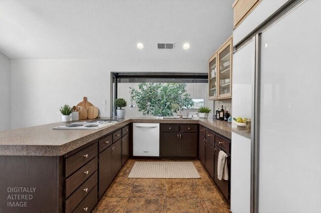 Building Photo - Gold River 2 Bedroom / Den, 2 Bathroom 1,600 Sqft. with Pool and Clubhouse For Lease.