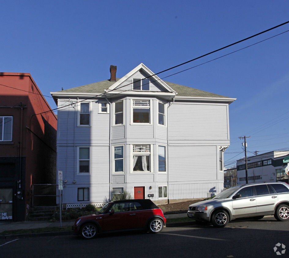 Building Photo - 201-217 NE 6th Ave