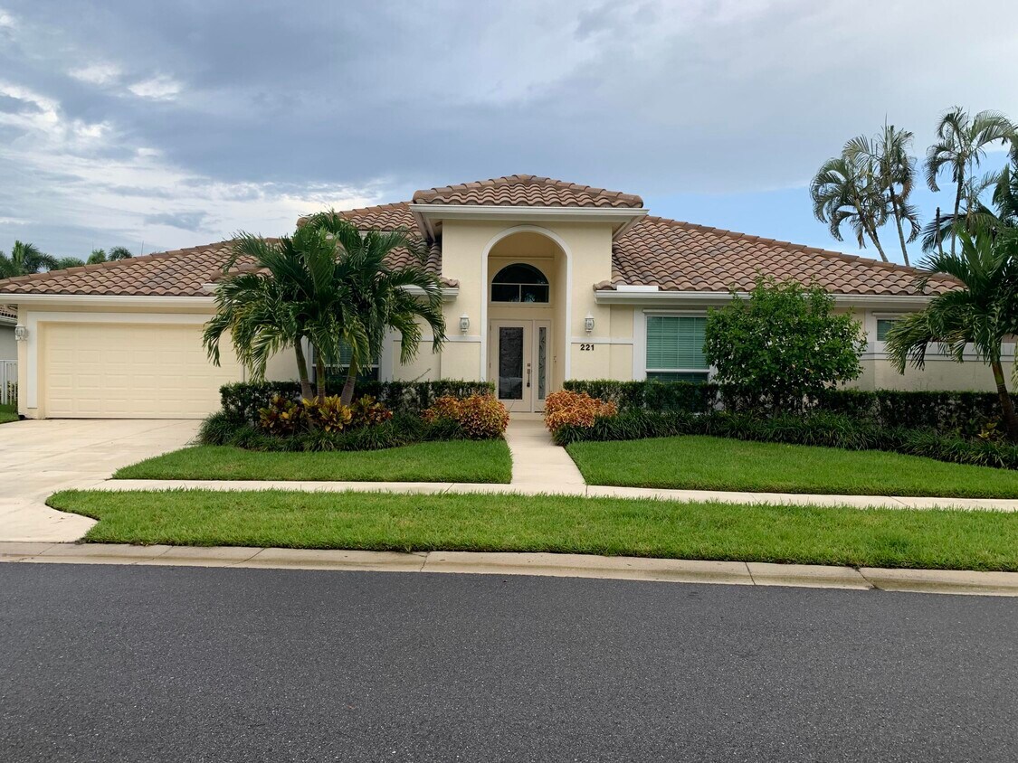 Foto principal - 221 Eagleton Lake Blvd