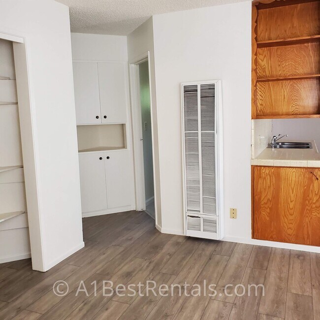 Building Photo - 5355 Yosemite Blvd