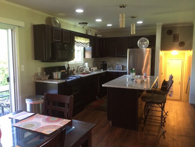 Foto del edificio - Gorgeous West Lafayette 4 bedroom Home - New Kitchen, Many Upgrades!