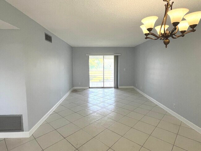Foto del edificio - 2520 NE 1st Ct
