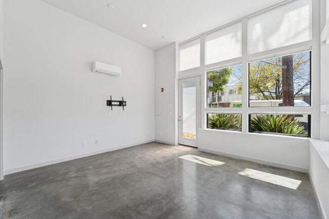 Building Photo - 1 bedroom in Seattle WA 98103