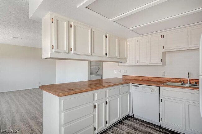 Foto del edificio - 4300 N Lamont St