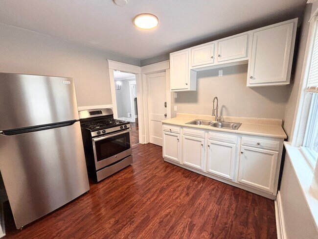 Building Photo - 70 Houston St