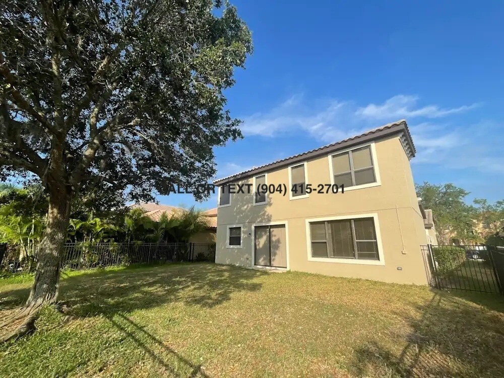 Foto principal - 20352 Chestnut Grove Dr