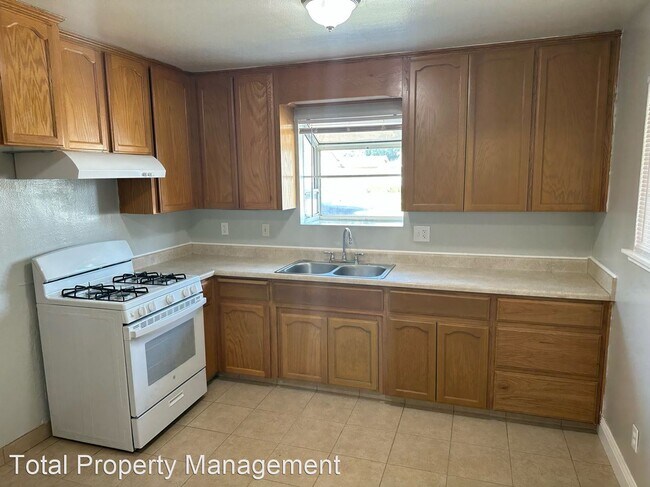 Foto del edificio - 3 br, 2 bath House - 1547 E. Karen Ave.