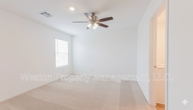 Foto del edificio - 5901 Bradford Pear Ln