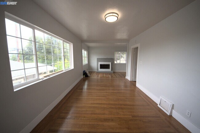 Foto del edificio - 2856 Georgia St