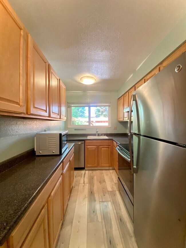 Foto del edificio - Charming 2-Bedroom Townhouse in Fremont - ...