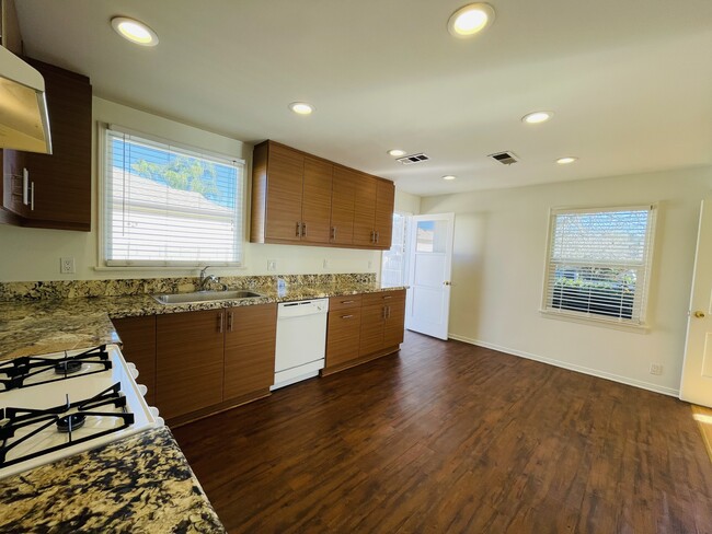 Kitchen - 8465 Quartz Ave