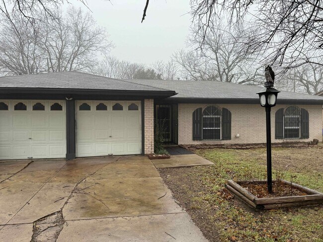 Building Photo - Charming 3 Bedroom, 2 Bath Home with 2-Car Garage & Large Fenced Yard