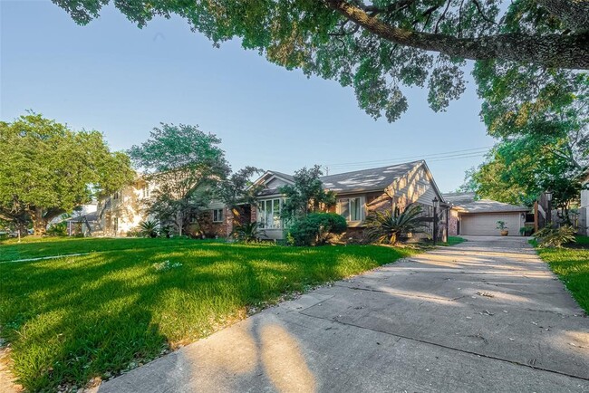 Building Photo - 4947 Braesheather Dr