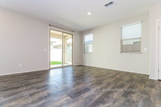 Foto del edificio - 1263 N 162nd Ave
