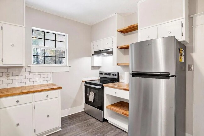 Foto del edificio - 3 Bedroom 2 Bathroom House in Mobile
