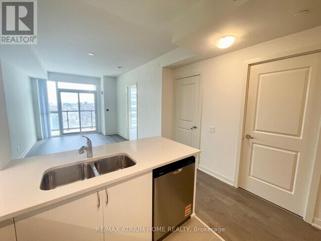 Photo du bâtiment - 4955-4955 Yonge St