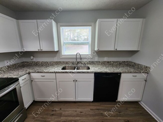 Building Photo - 741 Roscoe Davis Rd