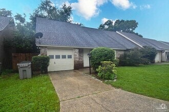 Building Photo - 7061 Heather Oaks Dr