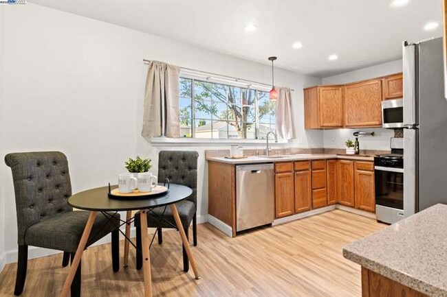 Foto del edificio - 20852 Baker Rd