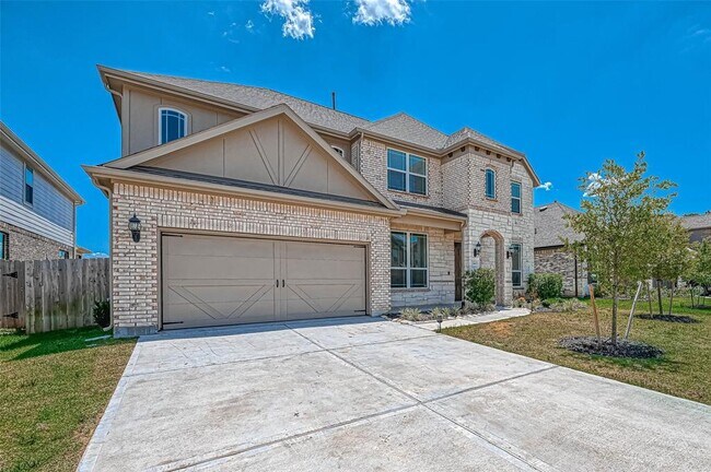 Building Photo - 24419 Avanti Dr