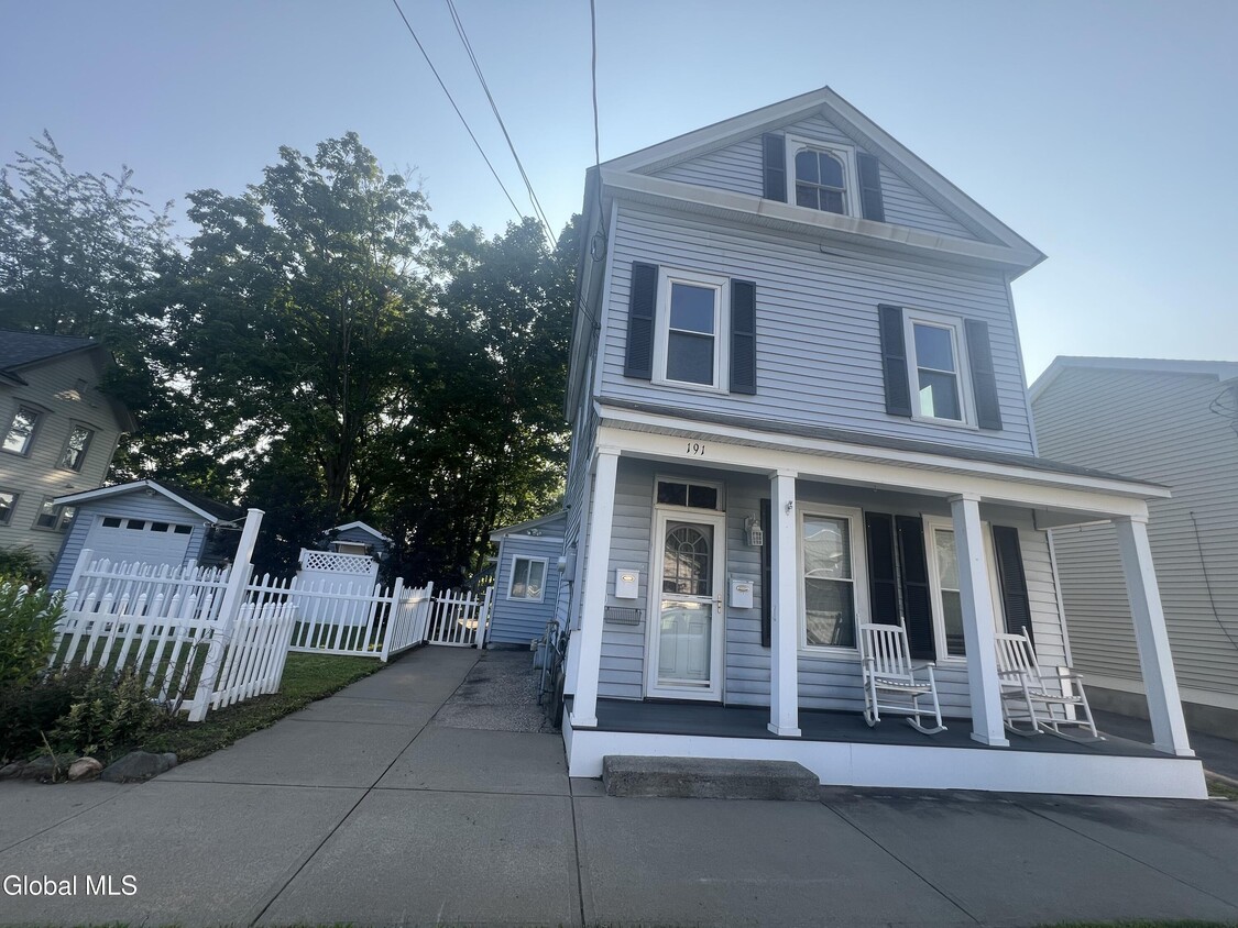 Primary Photo - 191 Elm St