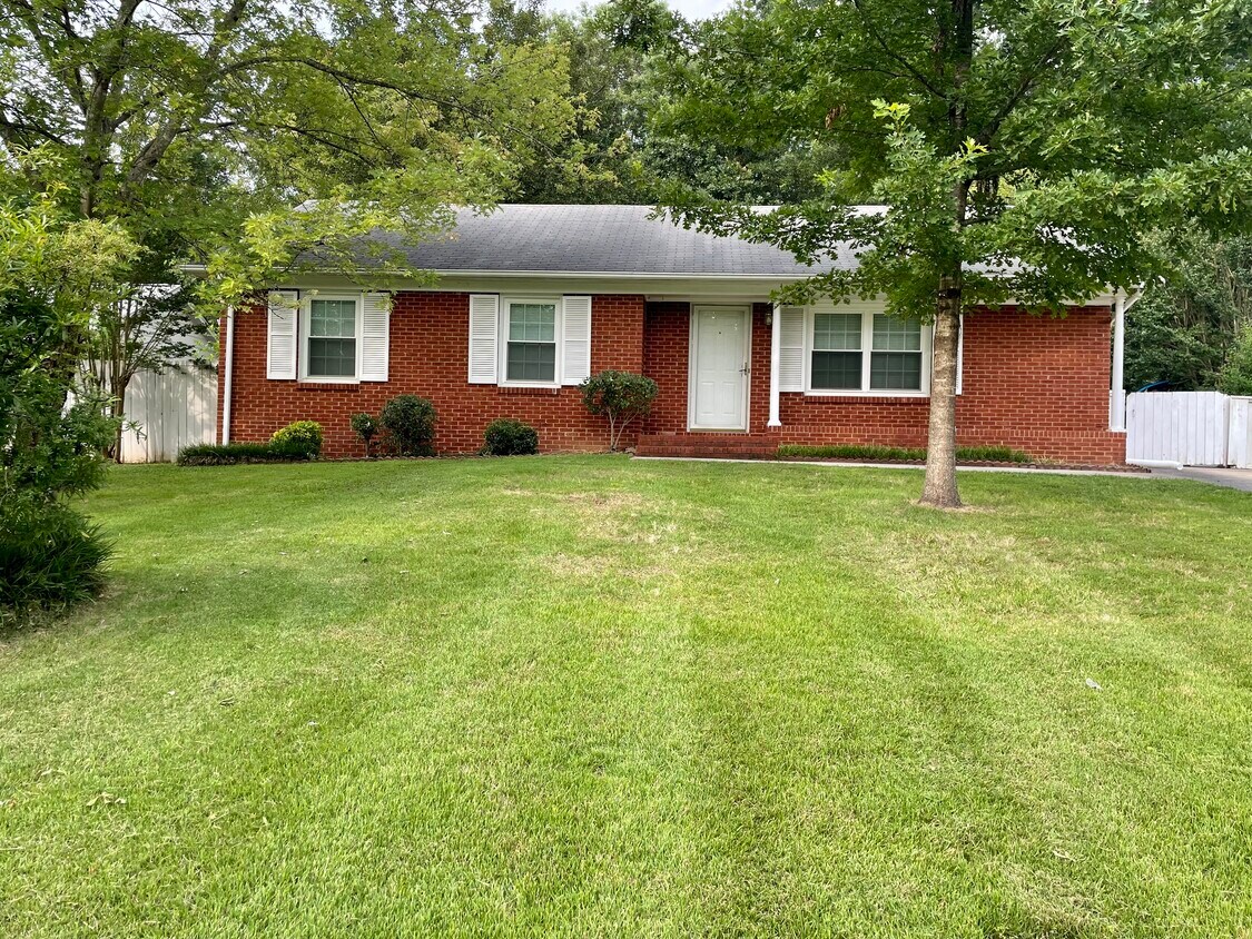 Primary Photo - 819 Markwell Dr