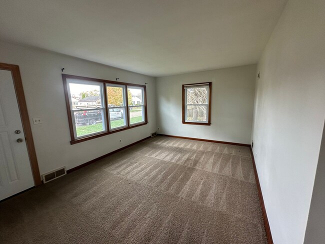 Building Photo - 1527 Richard Ave