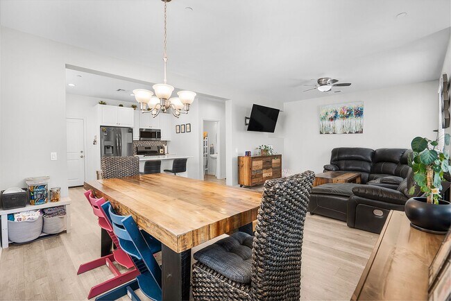 Building Photo - Beautiful 5 Bedroom Custom-Built Home in C...