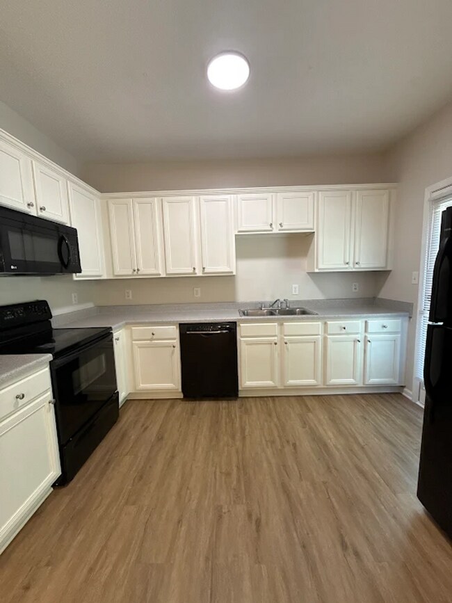 Foto del edificio - 3 bed 2 bath property in Atlanta!! -- Apply NOW and Get 50% OFF THE FIRST MONTH RENT!